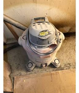 lot 10600 image: Rigid Shop Vac