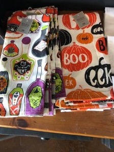 lot 10602 image: NEW - Variety of Holiday Kitchen Towels