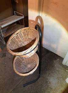 lot 10611 image: 2-Tier Basket Display