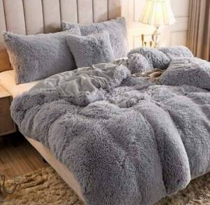 lot 4086 image: Uhamho Solid Fluffy 1PC Faux Fur Plush Duvet Cover Luxury Shaggy Velvet (Twin)