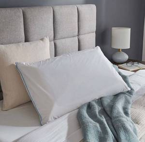 lot 4101 image: Tempur-Pedic TEMPUR-Cloud Breeze Dual Cooling Pillow, Queen , White