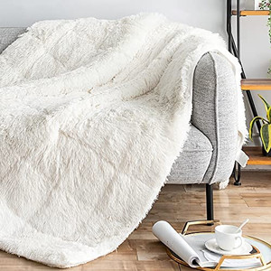 lot 31502 image: Faux Fur Weighted Blanket   (Not Sure Of Weight)