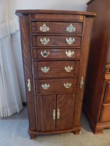 lot 2862 image: Solid Oak Jewelry Cabinet