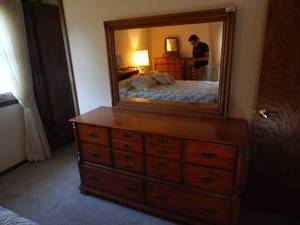 lot 2859 image: Wood Dresser w8 drawers