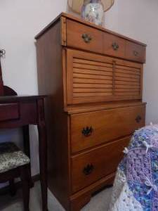 lot 2748 image: Wood Chest of DrawersDesk