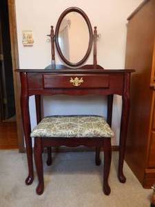 lot 2706 image: Small Dark Wood Jewelry Table