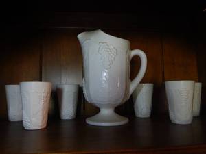 lot 2852 image: Milk Glass Pitcher and Glasses (7)