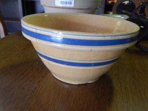 lot 2697 image: Antique Ceramic Bowl