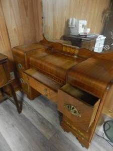 lot 1701 image: Vintage Makeup Desk