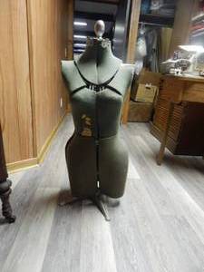 lot 1689 image: Dressmakers Table Top Dress Form