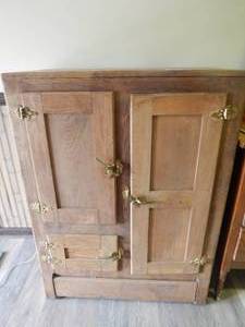 lot 1693 image: Antique Wood Ice Box.