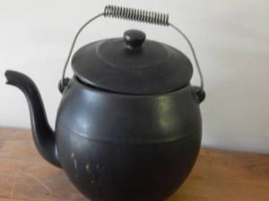 lot 2799 image: McCoy Teapot