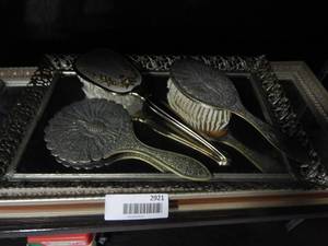 lot 2921 image: Vintage Mirror and Hairbrush c...
