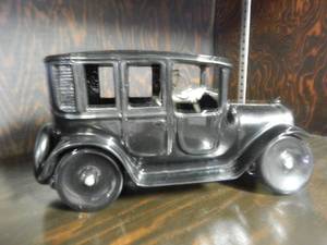 lot 2916 image: Vintage Cast Metal Toy Car