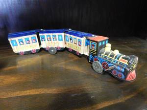 lot 2790 image: Vintage Metal Wind up Locomotive