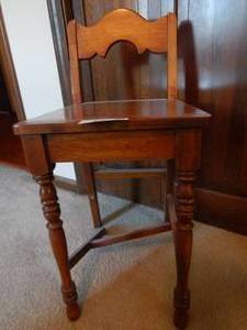 lot 2671 image: Small Wooden Child Chair