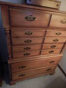 lot 2861 image: 5-Drawer Chest of Drawers
