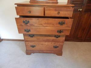 lot 2866 image: 5-Drawer Chest of Drawers