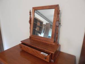 lot 2626 image: Wood Jewelry Drawer