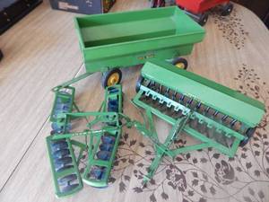 lot 2850 image: John Deer Tractor Accessories- Diecast