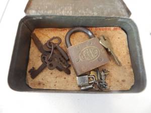 lot 2681 image: Metal Tin with Keys and Locks