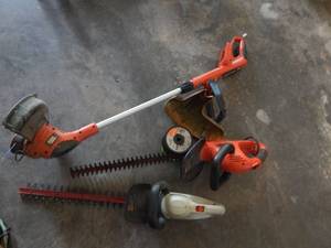 lot 2993 image: Three Outdoor Yard Tools