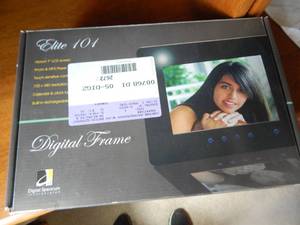 lot 2672 image: Elite 101 Digital Frame