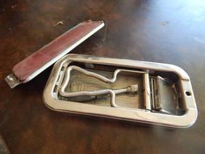 lot 1665 image: Rolls Antique Razor Shaving Kit Made in England