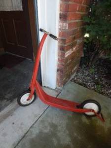 lot 2686 image: Vintage Western Flyer Push Scooter
