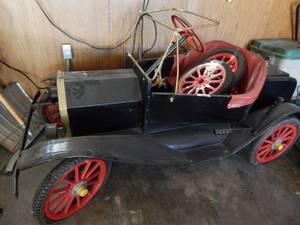 lot 1660 image: Shriners Black Car with Red Wheels