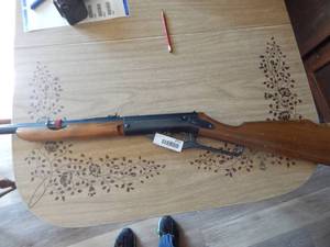 lot 2711 image: Daisy 450 177 Caliber Pellet Rifle