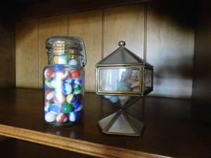 lot 2722 image: Collection of marbles.