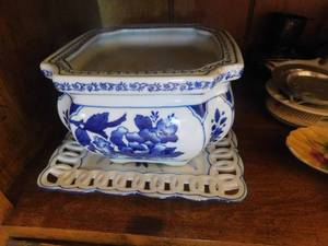 lot 2734 image: Blue & White China.
