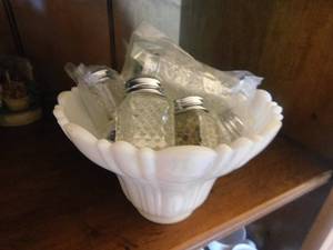 lot 2940 image: Small Salt and Pepper Shakers