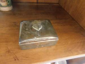 lot 2941 image: Silver Plate Trinket Box