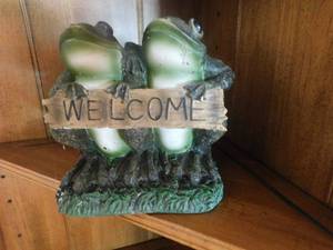 lot 2943 image: Friendly Frog Welcome Sign Statue