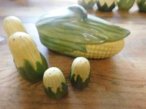 lot 2757 image: Shawnee Corn Accessory Dishes (5)