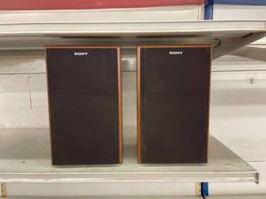 lot 3 image: Sony speakers