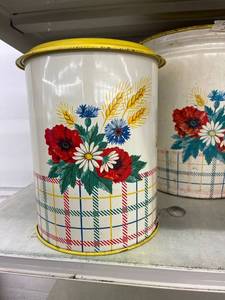 lot 10 image: vintage step to open flowered metal trash can