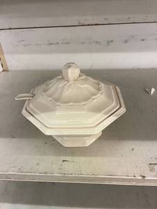 lot 15 image: white soup tureen