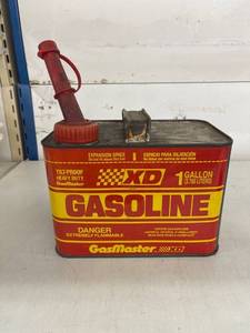 lot 19 image: metal gasmaster gas can