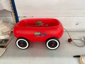 lot 32 image: little red wagon