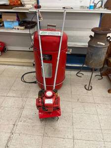 lot 38 image: mantis mini tiller