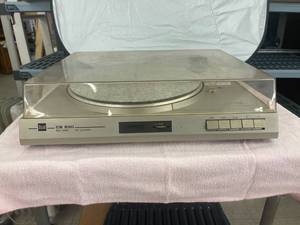 lot 3751 image: Saul can 530 turn table