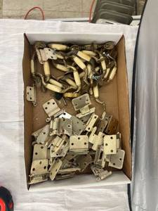 lot 3800 image: flat of pulls and hinges