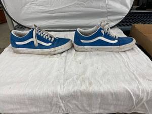 lot 3812 image: vans. size 7.5
