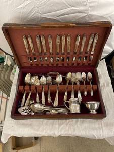 lot 3814 image: silverware in box