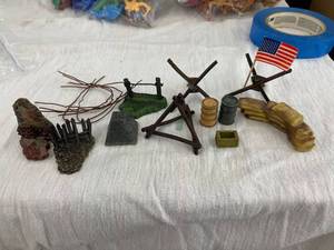 lot 3833 image: army men parts