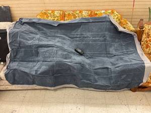 lot 3848 image: air bed with pump seams to hold air well