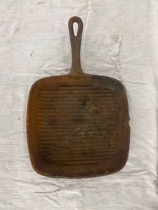 lot 3851 image: 9 inch cast iron skillet